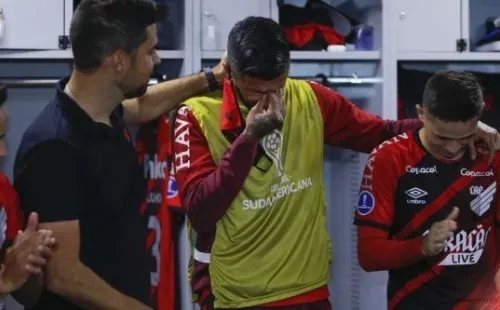 Lucho emocionado