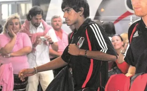 Burzac en una concentración con River en 2005.