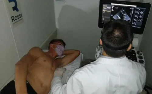 Romero se realiza la revisión médica en la Clínica Rossi