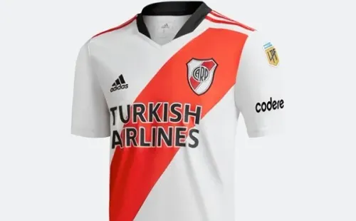 Así lucirá la nueva camiseta de River con la marca “Codere” en las mangas (@riverplate)