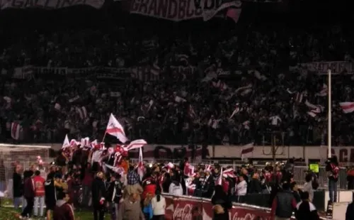 Los festejos de River en aquel Torneo Clausura 2004 (Archivo LPM)