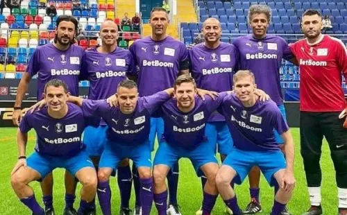 Saviola, Trezeguet y Cambiasso junto al resto del equipo.