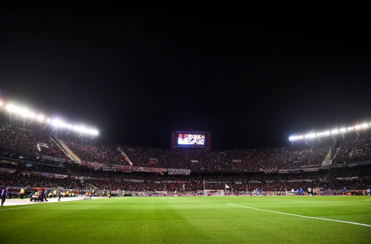 River, hinchas en el Monumental