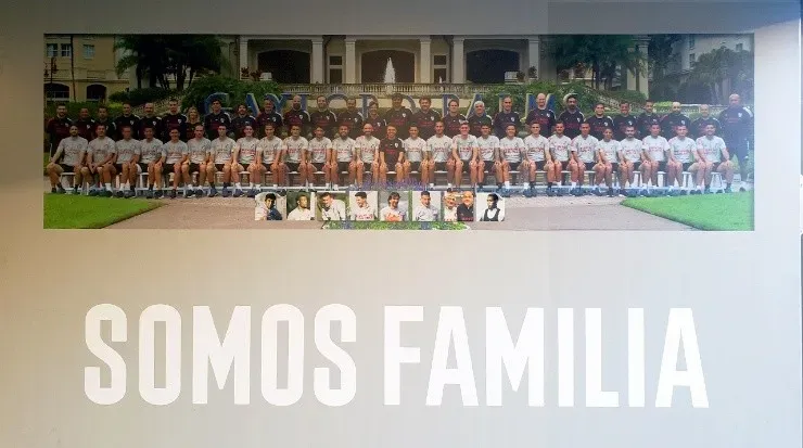 La foto que ven los jugadores cuando salen a la cancha