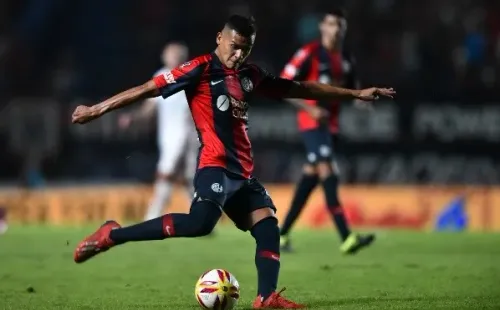 El lateral derecho tiene contrato con San Lorenzo hasta diciembre de 2023. (Foto: Getty).