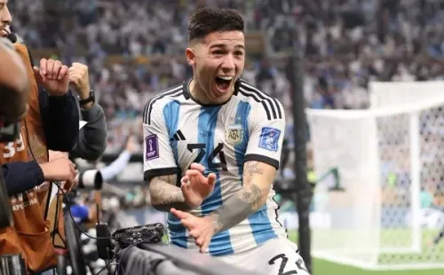 Enzo Fernández ya hizo historia en la cancha y ahora también lo hace fuera de ella, en materia económica. (Foto: Getty).