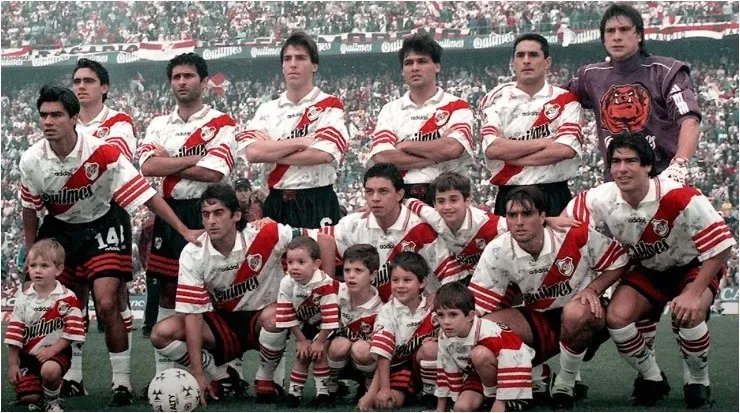 La camiseta del tricampeonato en 1996 y 1997 (@MuseoRiver)