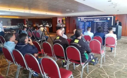 El sorteo del fixture para el Torneo 2022 de fútbol juvenil (Foto: Liga Profesional)