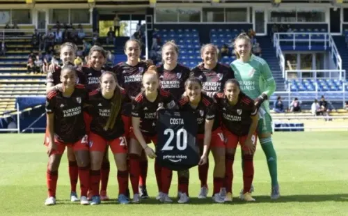 La dedicatoria para Victoria Costa, una de las figuras del equipo que sufrió una grave lesión. (Foto:@RiverPlateFem).