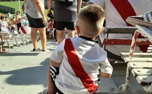 Desde pequeño, Gio ya tiene su lugar asegurado en la tribuna Sivori, donde suele ir junto a su familia.
