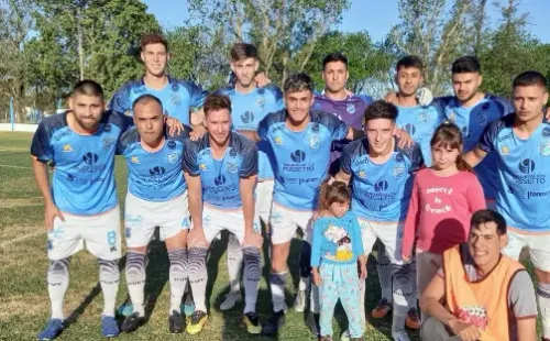 Abajo a la izquierda, el Kity, que está en el club desde 2019, posa junto a sus compañeros. (Foto: Prensa 9 de Julio).