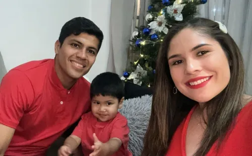 Robert Rojas con su mujer y su hijo (Instagram)