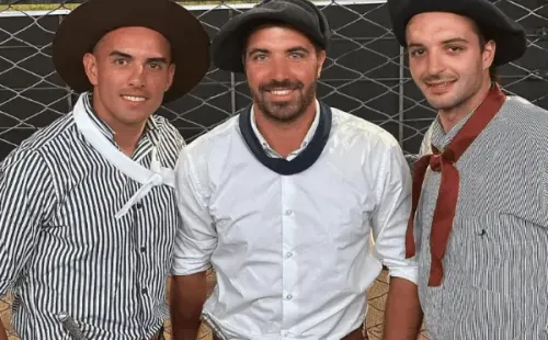 Enzo Díaz aún acostumbra a vestir de gaucho cuando viaja a su pueblo o asiste a festivales de campo.