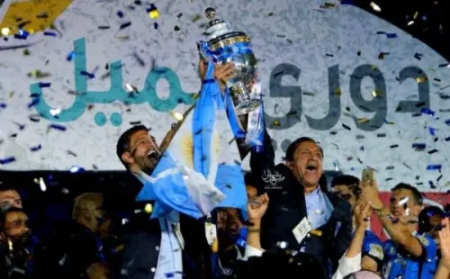 El Pelado y Emiliano, la sana costumbre de festejar (Foto: Al Hilal)