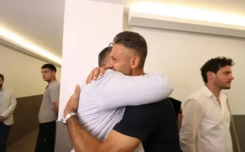 El encuentro de Chiqui y Demichelis (Foto: Prensa AFA)