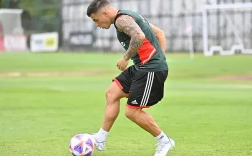 Elías López ya entrena con la pelota (Foto: Prensa River)