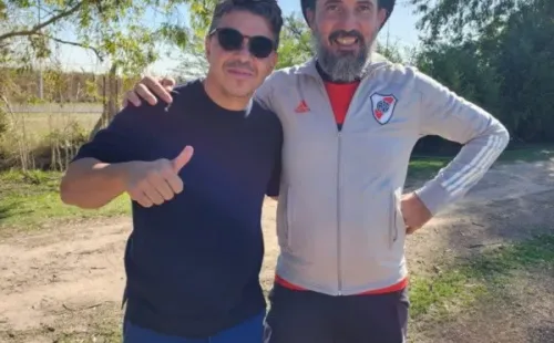 El Muñeco presente en River Camp para ver la jornada de fútbol juvenil.