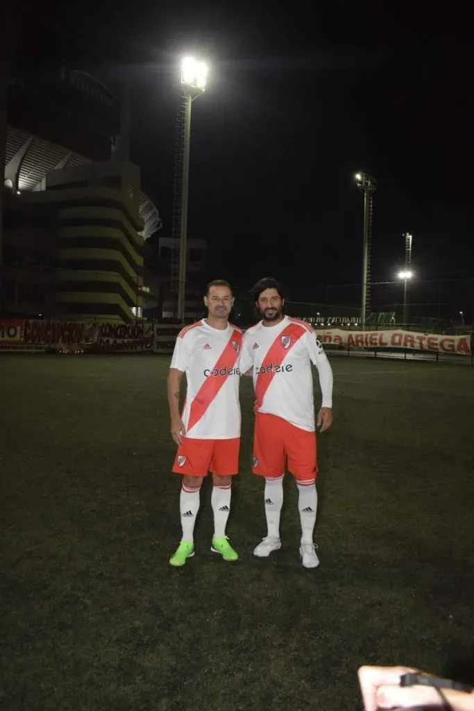 Rodrigo Mora junto al Chori Domínguez en el debut en el fútbol Senior (Foto: @veritoleo)