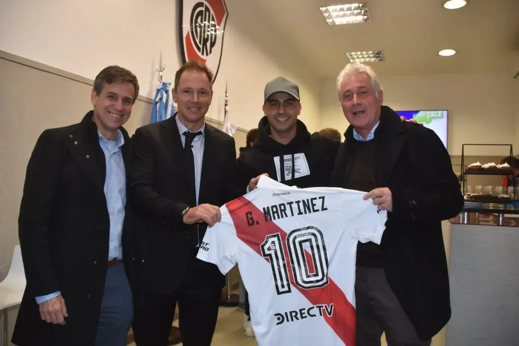 El 10 regresó a su casa por un ratito. (Foto: Prensa River).