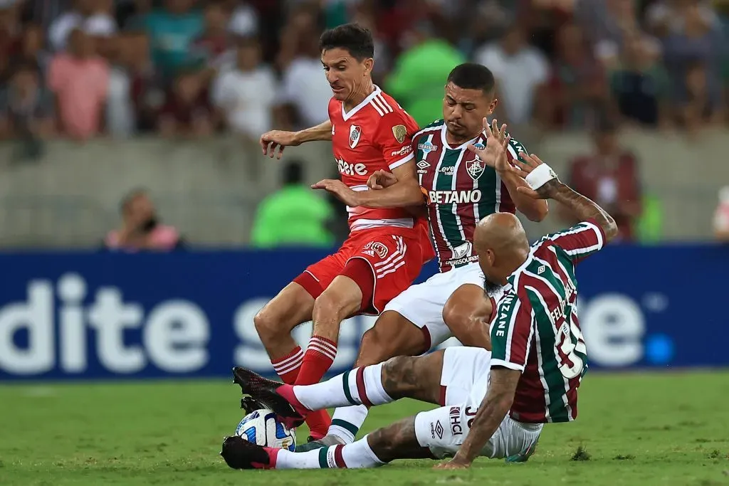River y Fluminense jugaron un partido con entradas muy duras. Foto: Getty.