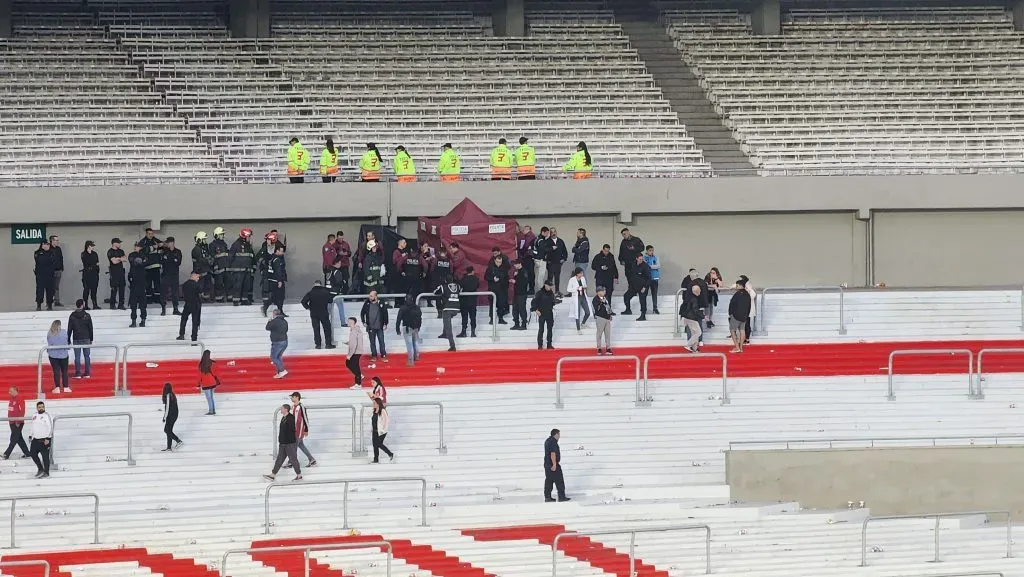 La policía, en el lugar ya con los hinchas fuera del estadio. Foto: La Página Millonaria.