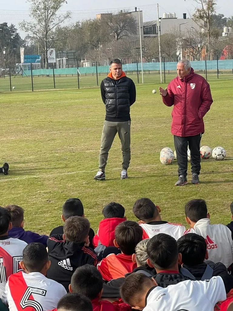 La introducción de Gabriel Rodríguez, antes de la charla del Conejo en Hurlingham.