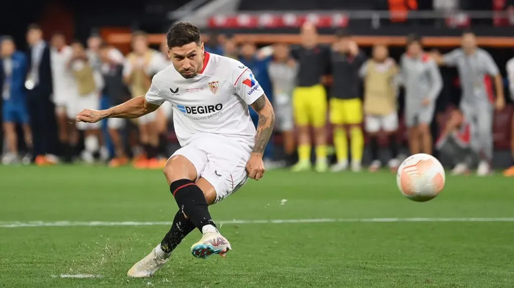 Montiel viene de salir campeón de la Europa League con Sevilla y se mudará a Inglaterra.