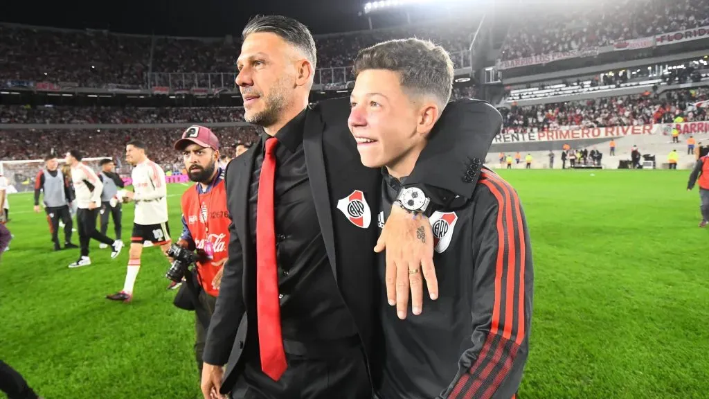 Demichelis junto a su hijo Bastián, jugador de la Novena División de River.