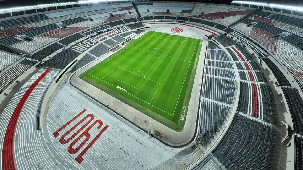 El Monumental ya encara la colocación de las últimas plateas. Fuente: (Prensa River).