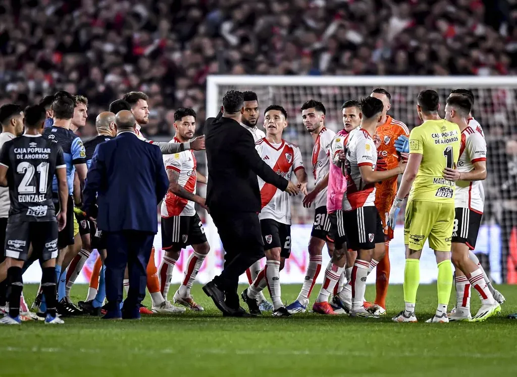 Sergio Gómez cara a cara con Borja.