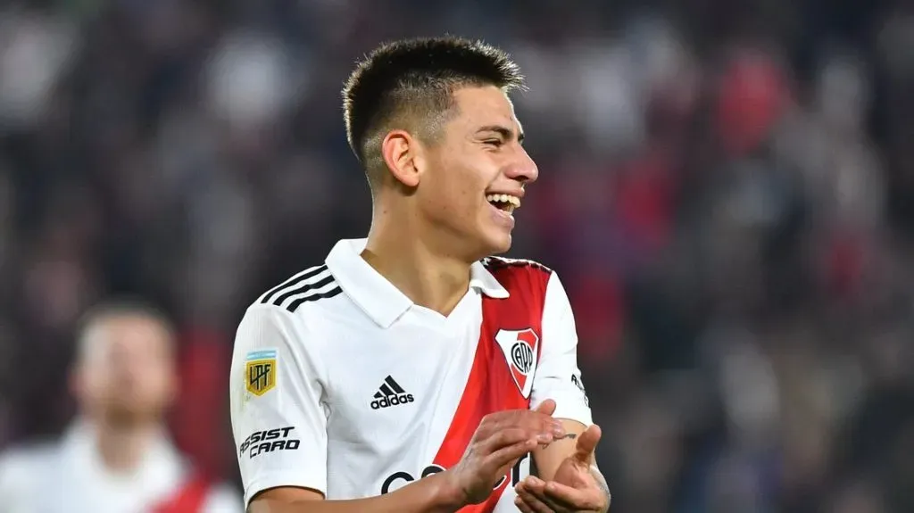 Claudio Echeverri no entrena con River porque trabaja con la Argentina sub 17.