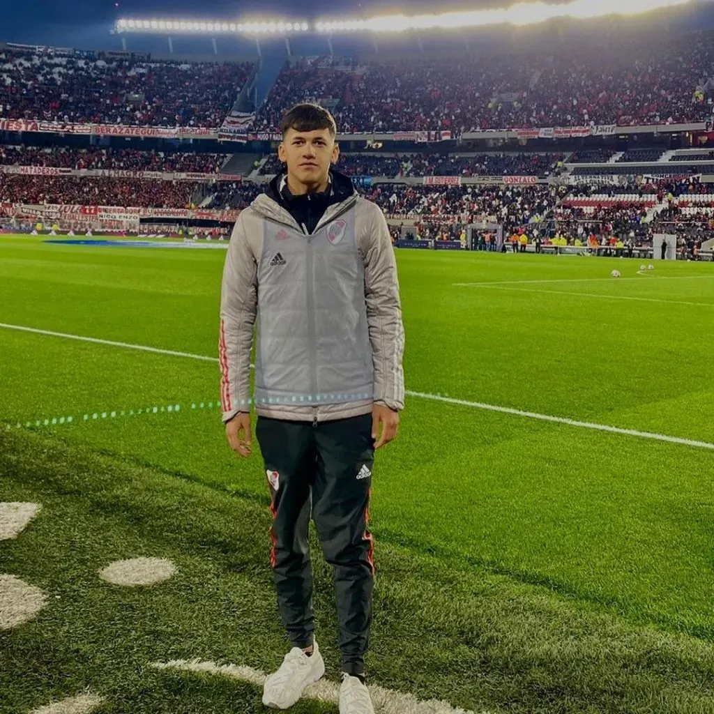 La experiencia de Juan Cruz Meza como alcanza pelotas en el Monumental.