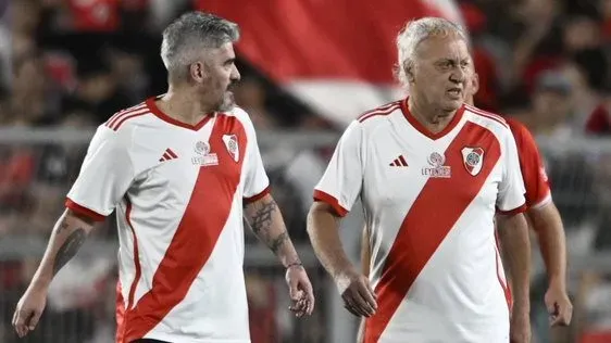 El Buritto y el Beto, juntos en el Monumental, la rompieron en el fútbol Senior (Foto: LPM)