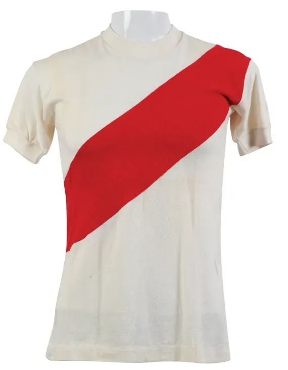 La camiseta de River del 75. (Foto: libro Mantos de @millonariocamisetas)