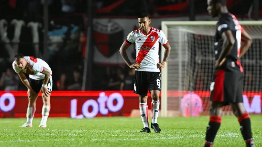 El Millonario volvió a mostrar flaquezas defensivas.