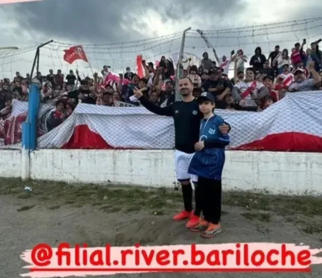 La filial River de Bariloche junto a Rodrigo Mora.
