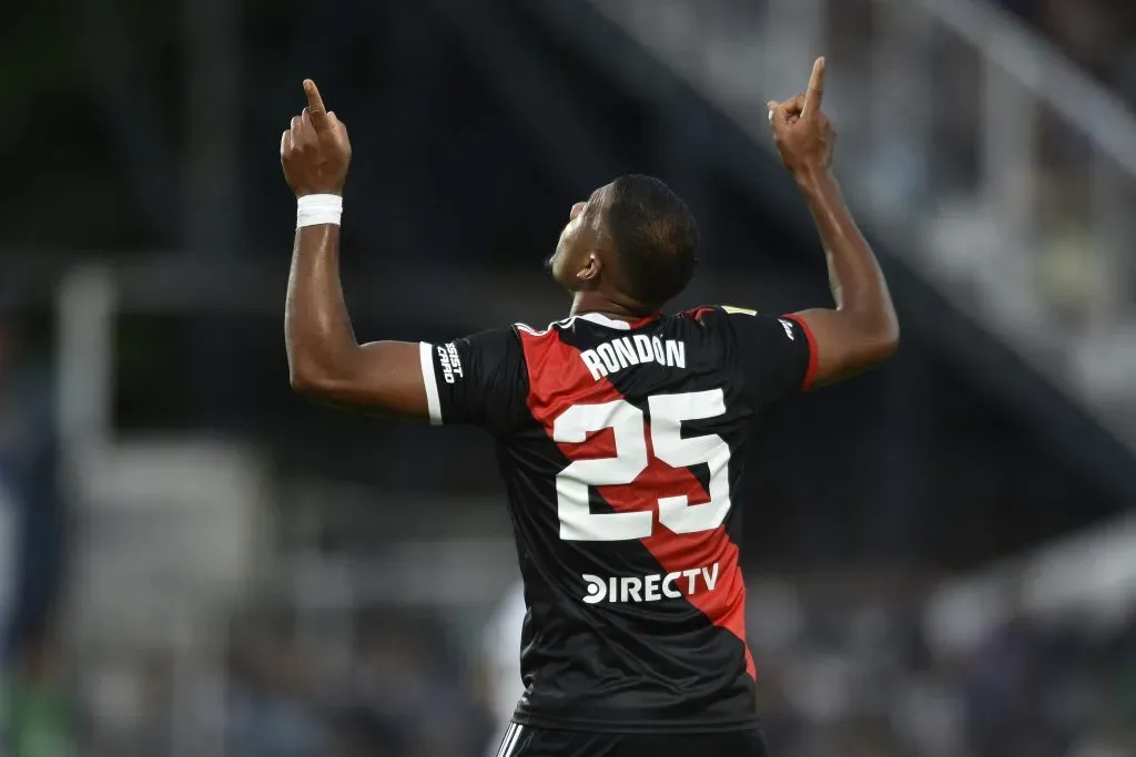 Salomón Rondón, la gran figura de River en el Bosque platense (Foto: Getty Images)