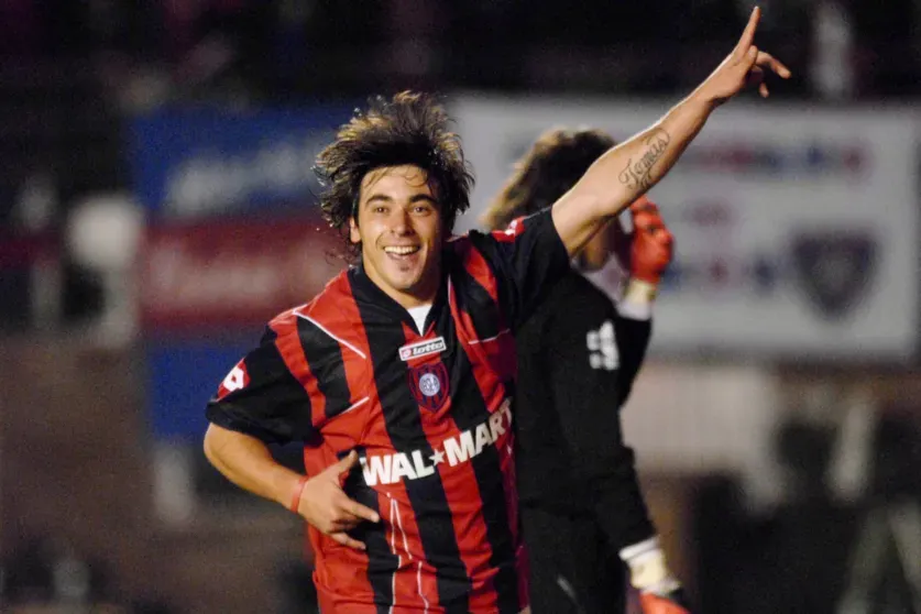 Lavezzi festejando un gol en San Lorenzo.