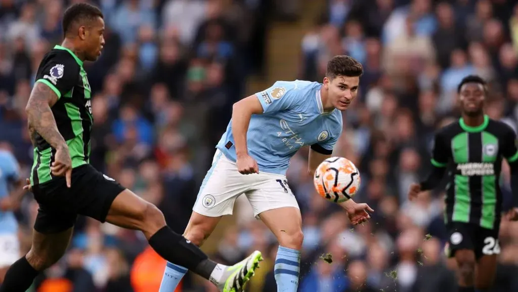 Julián Álvarez en acción en Manchester City. (Foto: Getty)