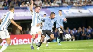 Partidazo de De La Cruz en la Bombonera.