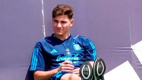 Julián Álvarez durante el entrenamiento de la Selección. (@Argentina)