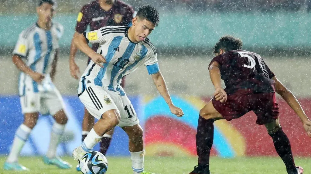 Echeverri durante la victoria de Argentina en la Copa del Mundo Sub 17.