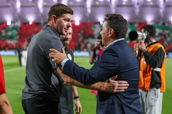 Gallardo dirigió su primer partido en Arabia contra el equipo de Gerrard. (Foto: Getty).