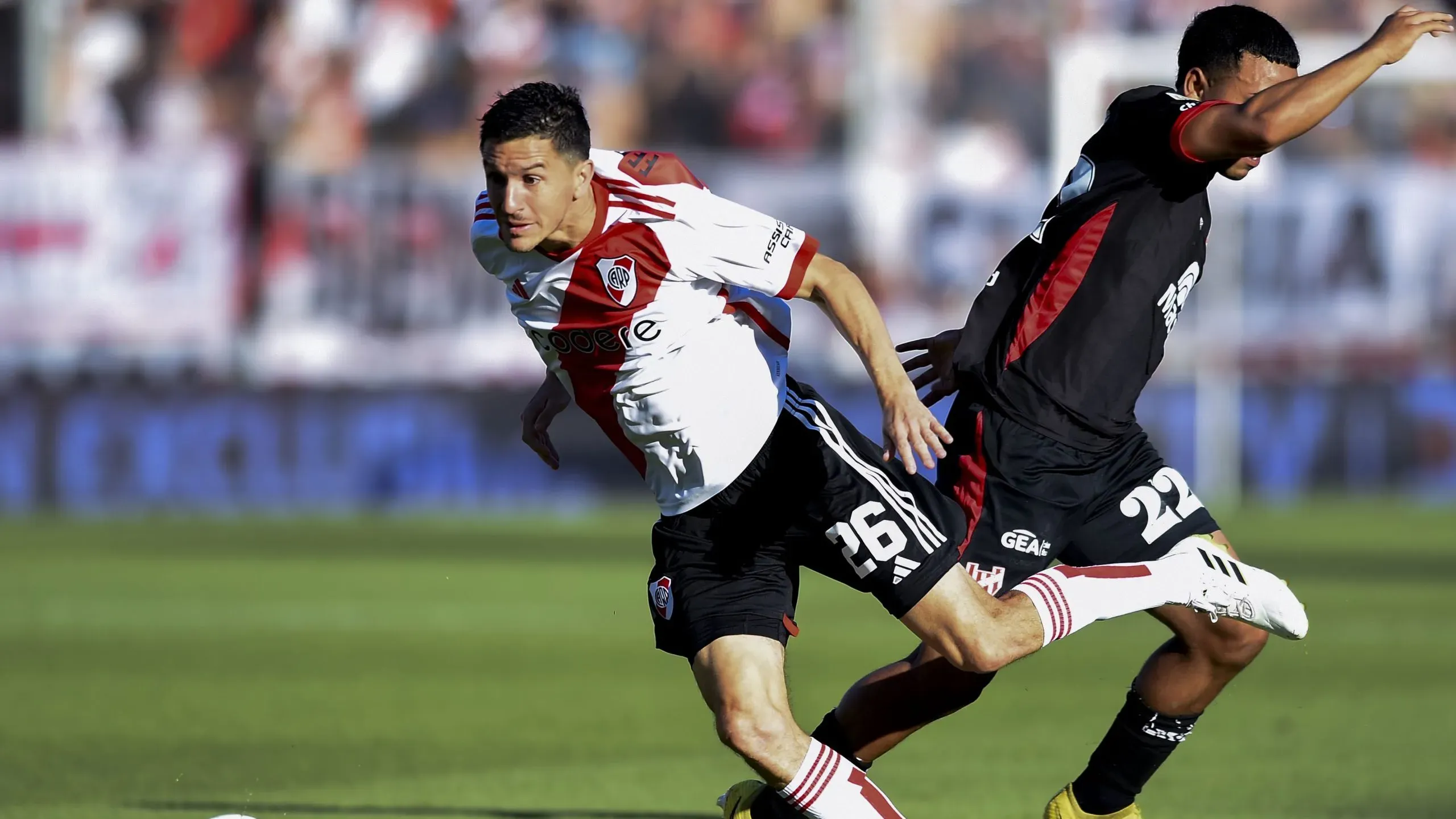 Nacho Fernández durante el duelo entre River e Instituto. (Getty)