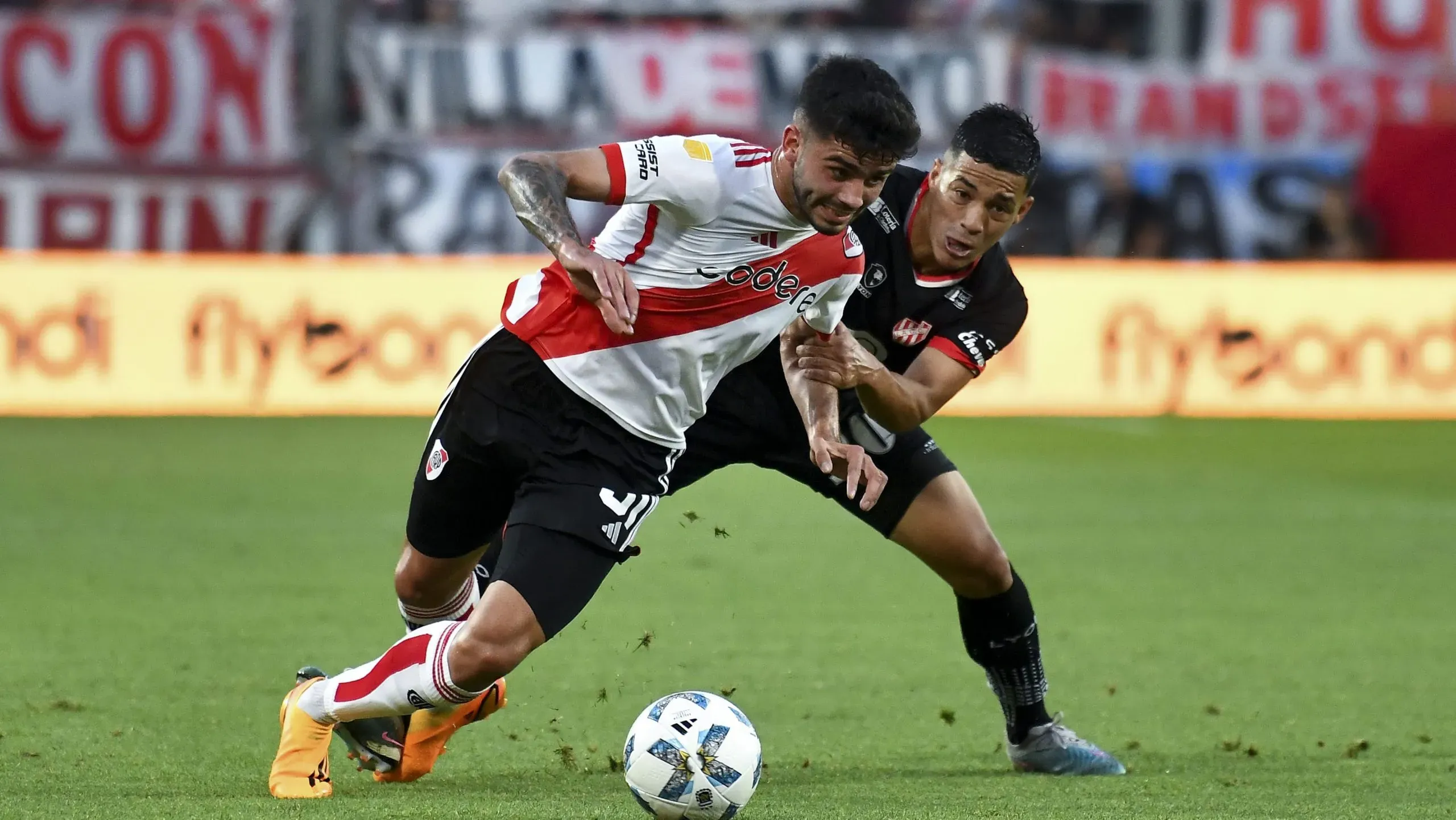 Santiago Simón ingresó el ST ante Instituto. (Getty)