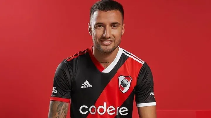 El defensor millonario piensa en su futuro, ya sin la camiseta del Más Grande.