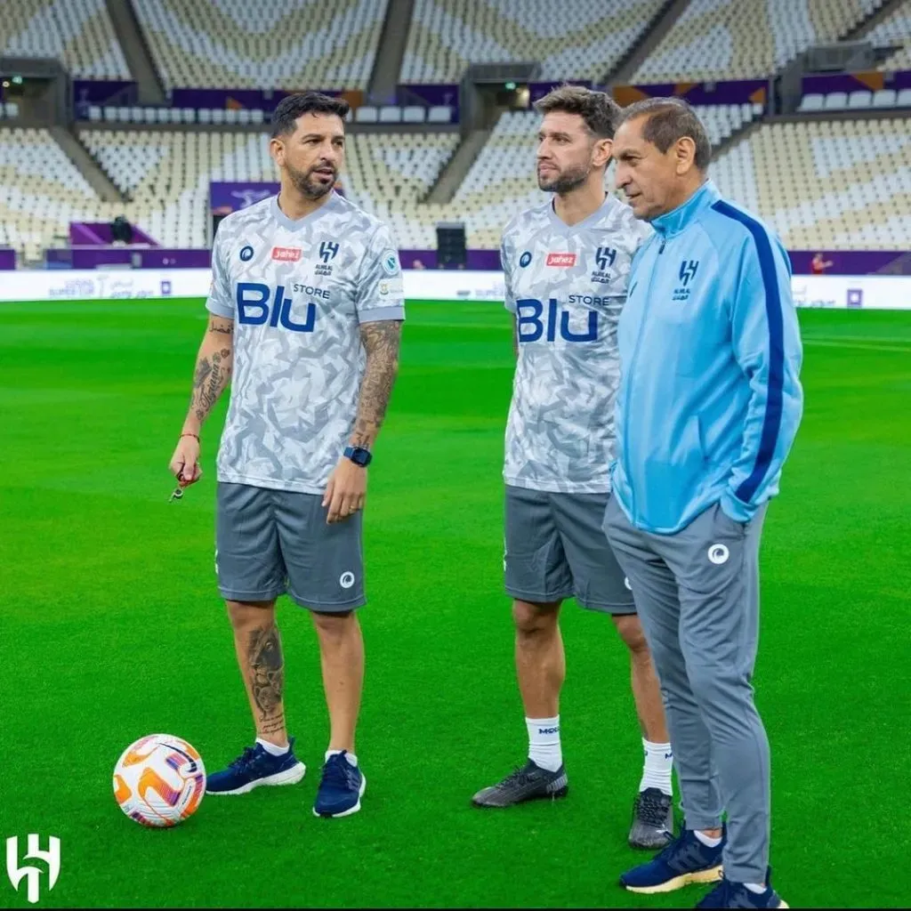 Osmar Ferreyra con Ramón y Emiliano Díaz en su paso como cuerpo técnico del Al Hilal de Arabia Saudita (@osmardferreyra11/Instagram)