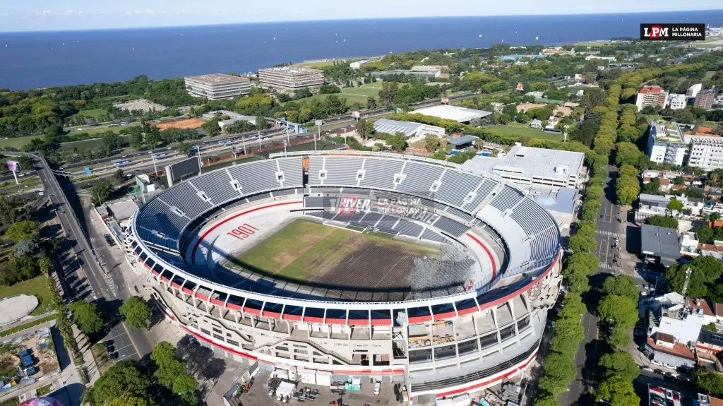 Pese a la colocación de una capa protectora, se advierten las consecuencias del paso de cientos de miles de personas por los distintos shows (FOTOS: Sebastián Rodeiro/La Página Millonaria).