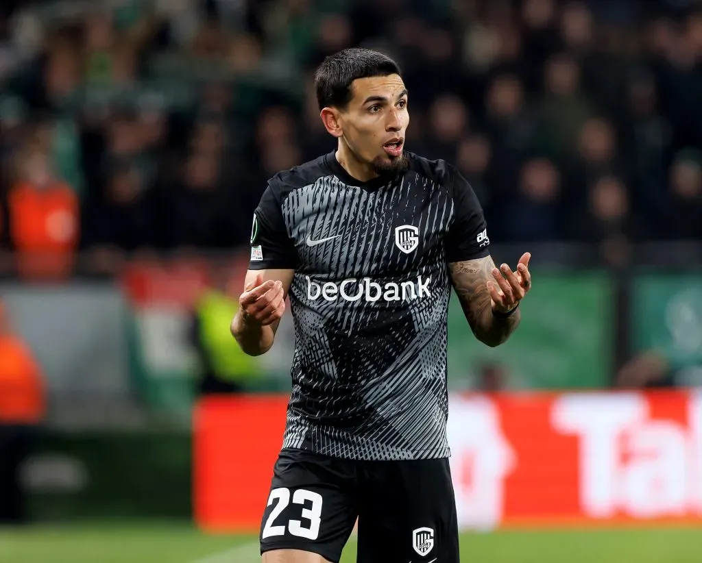 Daniel Muñoz, el lateral colombiano que la rompe en Bélgia. (Foto: Getty)