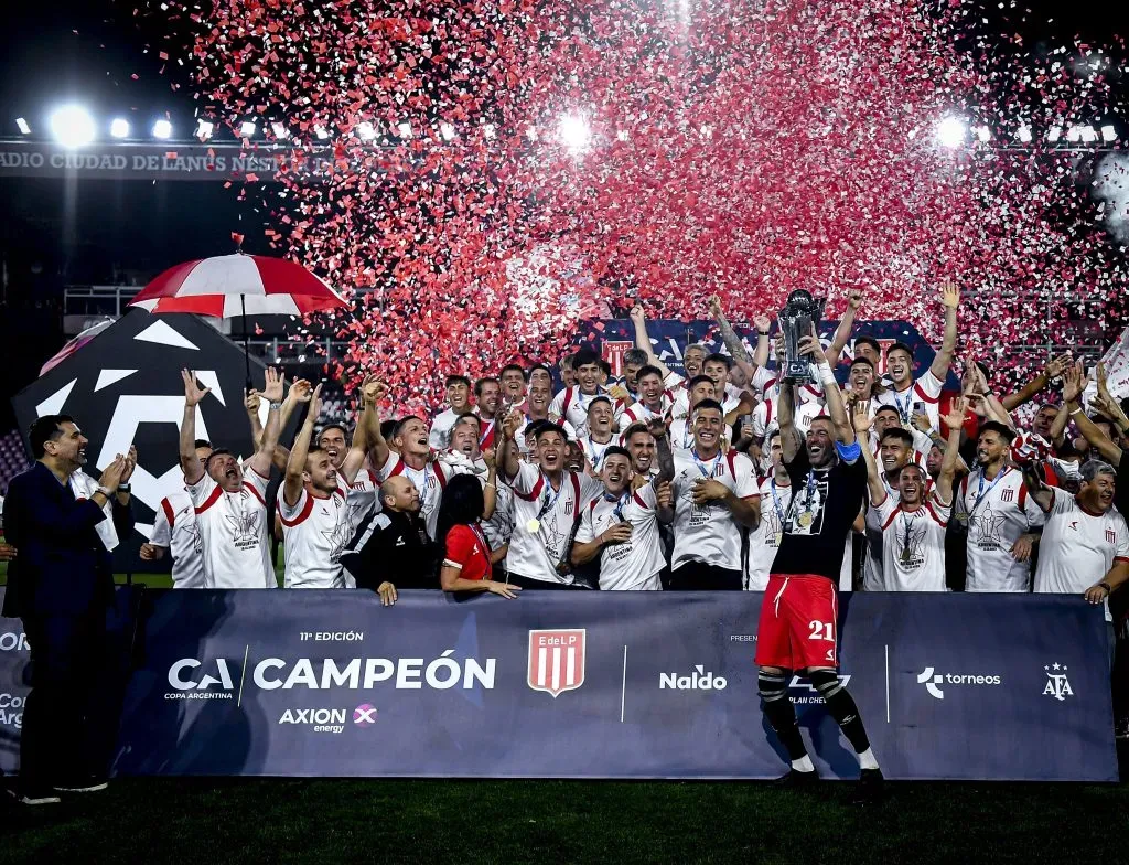 Estudiantes se consagró campeón de la última edición y jugará con River la Supercopa en 2024. (Foto: Getty).